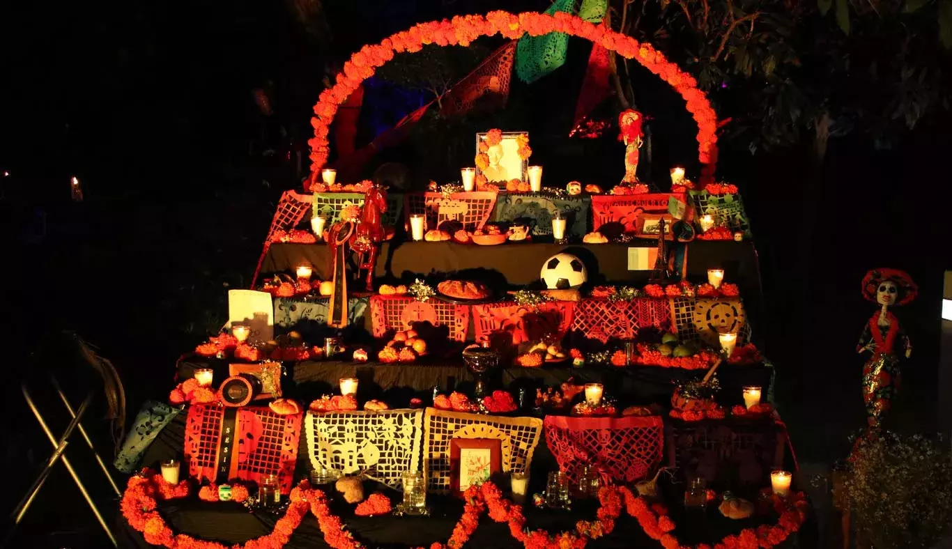 La PrepaTec Cuernavaca organizó el undécimo Festival Omeyocán para conmemorar el Día de Muertos,  que incluyó una exhibición gastronómica, una muestra de ofrendas, un panteón de dioses prehispánicos y un desfile de moda artística mexicana.