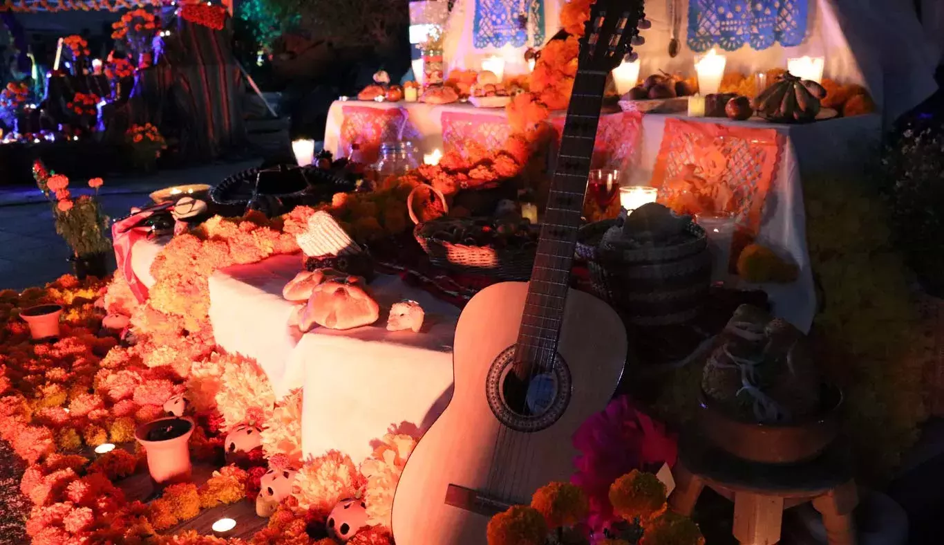 La PrepaTec Cuernavaca organizó el undécimo Festival Omeyocán para conmemorar el Día de Muertos,  que incluyó una exhibición gastronómica, una muestra de ofrendas, un panteón de dioses prehispánicos y un desfile de moda artística mexicana.