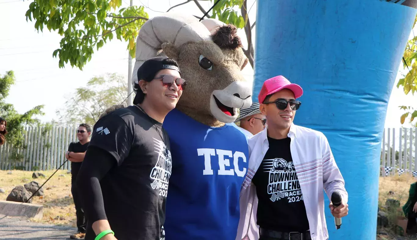 Por sexto año, la Escuela de Ingeniería y Ciencias y la Sociedad de Estudiantes de Ingeniería del Tecnológico de Monterrey en Cuernavaca llevaron a cabo la carrera de autos sin motor, Downhill Challenge Racer.