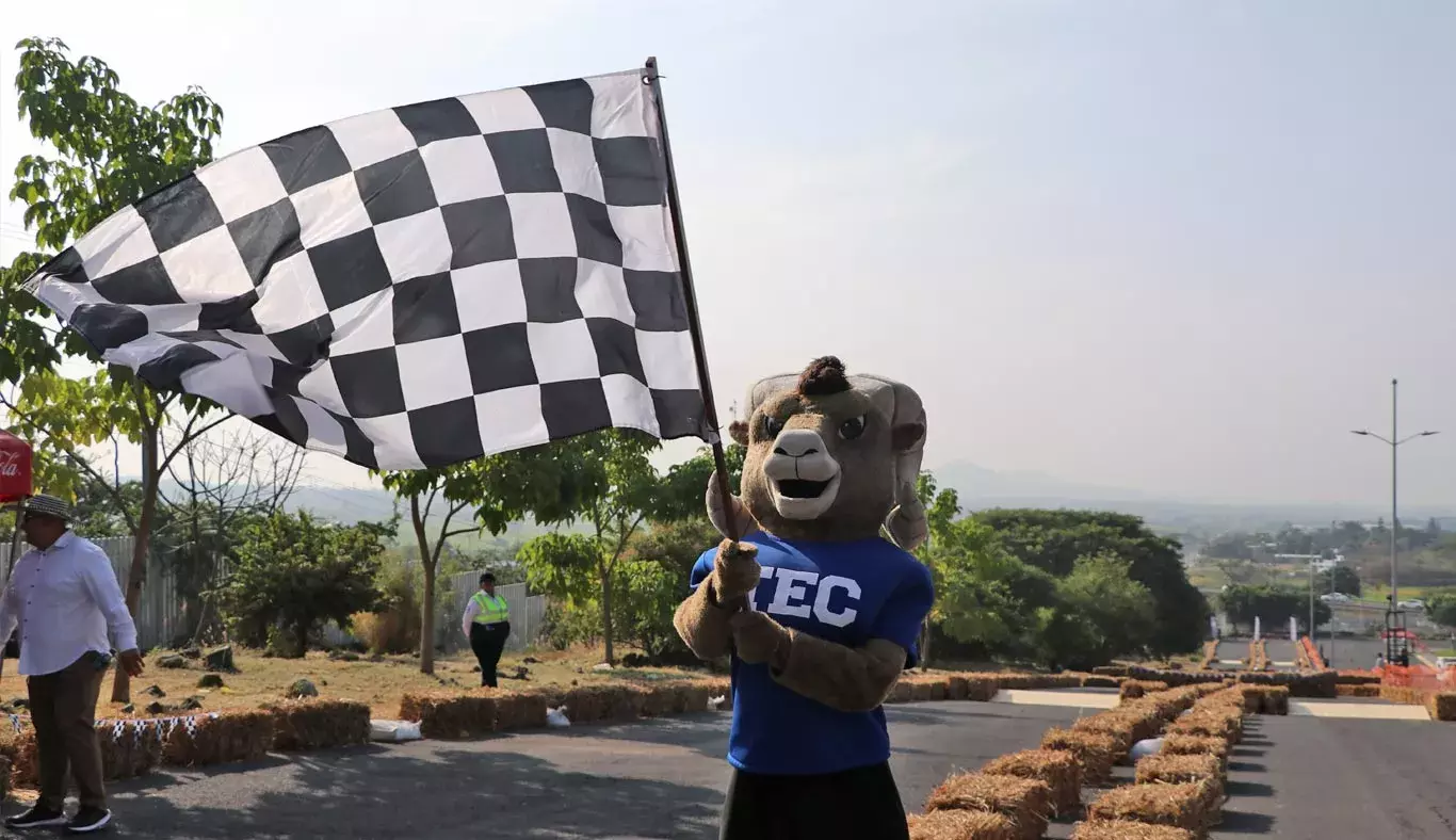 Por sexto año, la Escuela de Ingeniería y Ciencias y la Sociedad de Estudiantes de Ingeniería del Tecnológico de Monterrey en Cuernavaca llevaron a cabo la carrera de autos sin motor, Downhill Challenge Racer.