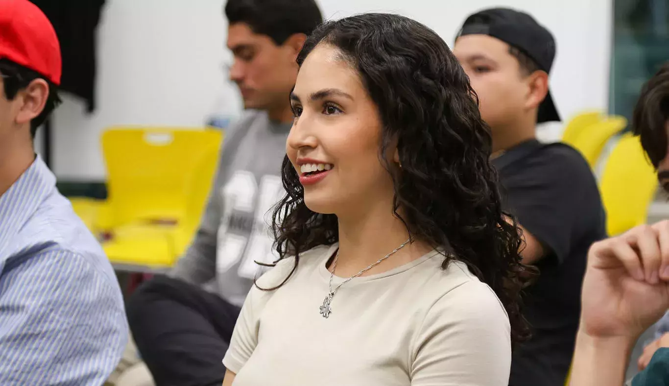 Estudiante en la inauguración.