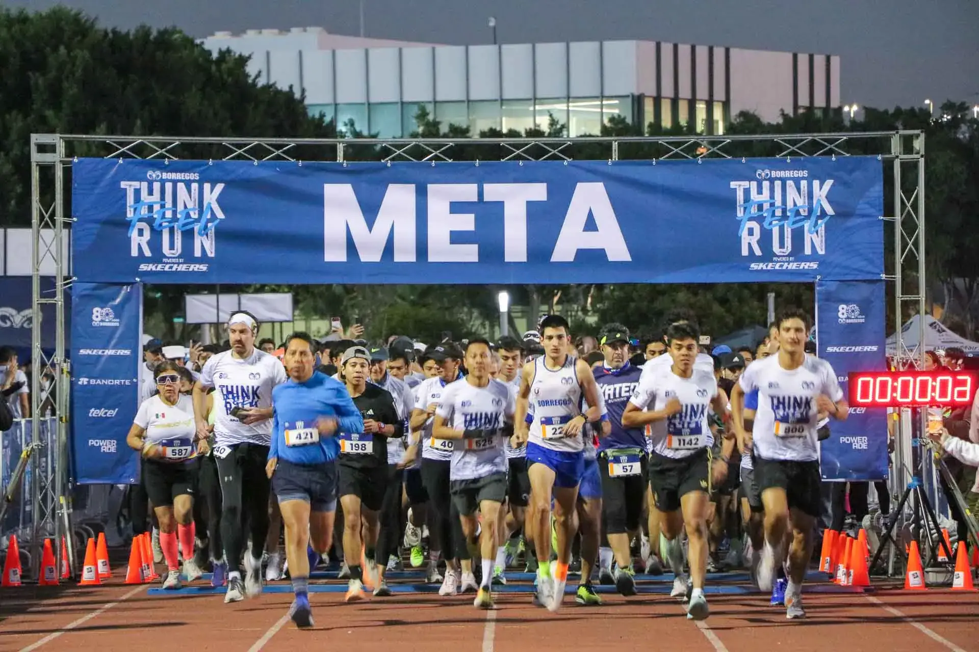 En el marco del 50 aniversario del Tec de campus Querétaro se llevó a cabo la carrera Think, Feel & Run 2025 powered by Skechers con la participación de 1700 corredoras y corredores. 