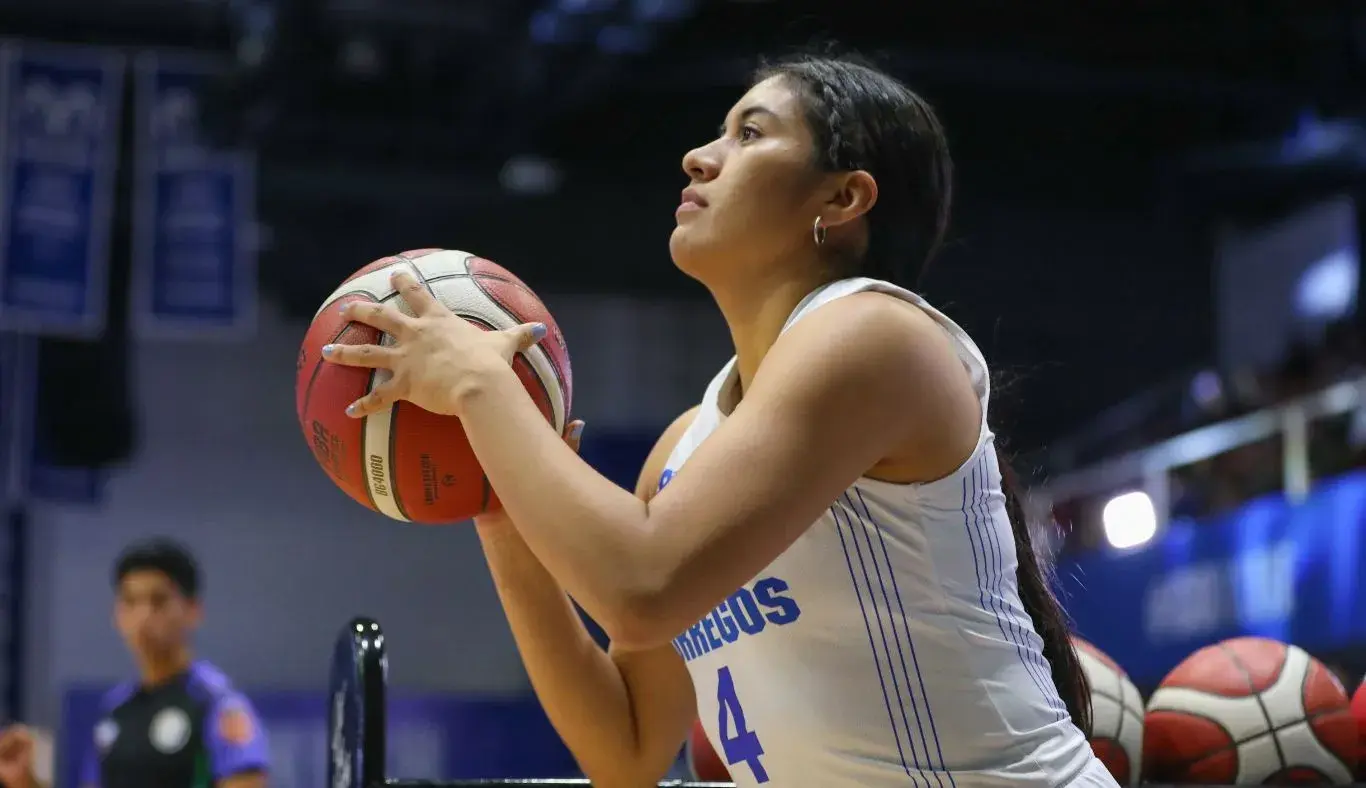 Vanessa Velázquez, primera campeona nacional de triples.