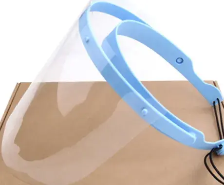 Con su impresora 3D, ella se une para hacer caretas contra COVID-19