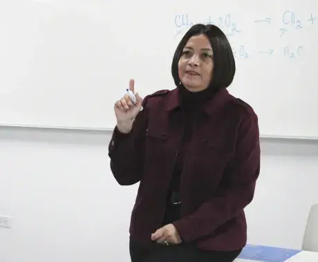 La profesora que impulsa la ciencia en niñas y adolescentes 