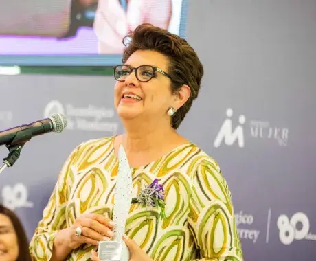 premio-mujer-tec-2025