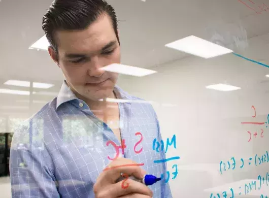 Fernando en el desarrollo de prototipos