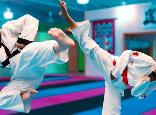 Alumnas de PrepaTec celebrando su éxito en el Campeonato Nacional de Tang Soo Do 2023 en Chicago