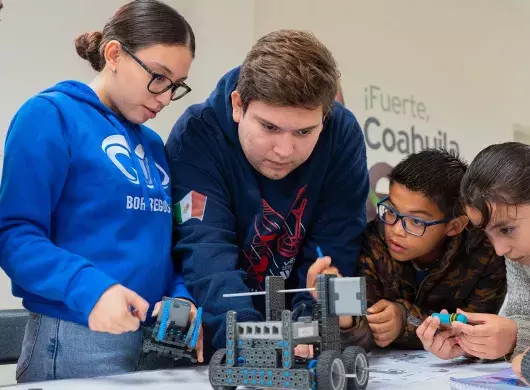 Tec Robotics enseñando tecnología a niños de Saltillo