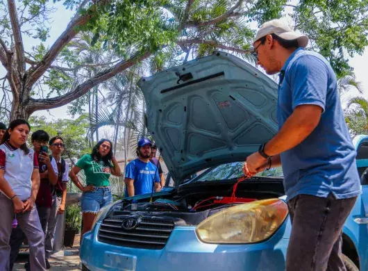 estudiantes-del-Tec-transforman-un-automóvil-de-combustión-a-eléctrico