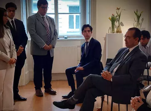 Estudiantes trabajan proyecto para embajada mexicana en Austria