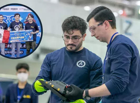 EXATEC durante la competencia de robótica en Tailandia