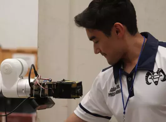 Adán Flores, alumno de Mecatrónica del Tec, campus Monterrey