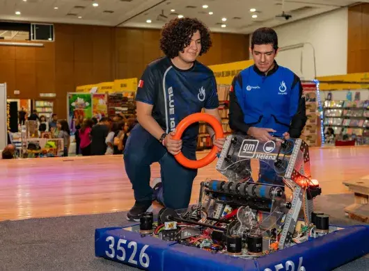 Equipo de robótica en la FIL Coahuila 2024