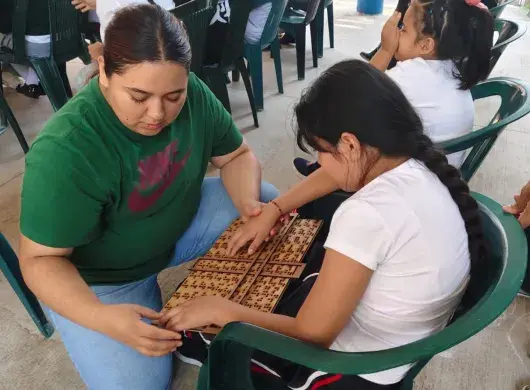 Estudiantes de Ingeniería del Tec campus Cuernavaca crean herramientas educativas accesibles y sustentables para niños con debilidad visual y colaboran con expertos internacionales.