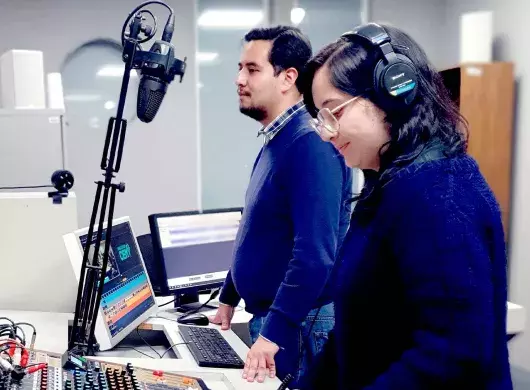 Frecuencia CEM, la estación de radio del Tec campus Estado de México, única estación de radio universitaria en México en participar en el maratón global de radio universitaria 2024.