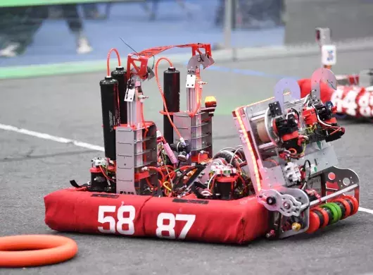 Robot durante competencia de FIRST Robotics Competition 2024.