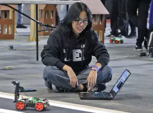 Mixtli, equipo conformado por estudiantes de la Escuela de Ingeniería y Ciencias del Tecnológico de Monterrey, campus Cuernavaca, ganan el primer lugar en la categoría de vehículo terrestre autónomo durante la sexta edición del Autonomous Mechatronics Grand Prix.