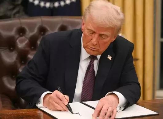 Trump firma orden ejecutiva en la Casa Blanca