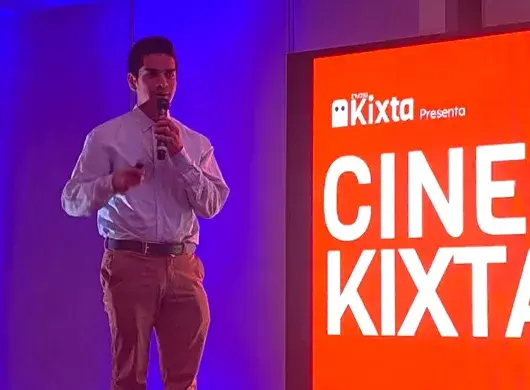 Sebastián Jaiovi durante su participación en un festival.