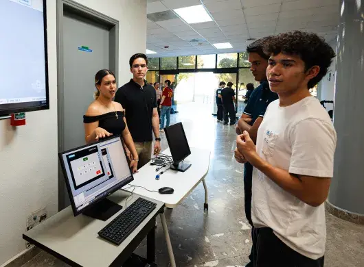 Alumnos de Ingeniería del Tec de Monterrey campus Laguna exponen a compañeros el trabajo realizado en vinculación con socios formadores