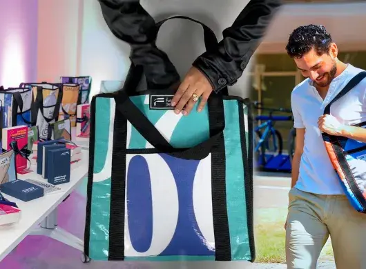 Productos de The after life collection, que convierten lonas publicitarias en tote bags y estuches