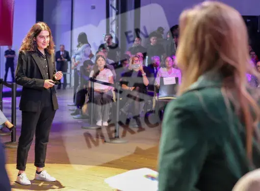 Victoria de León en Mentes en Acción