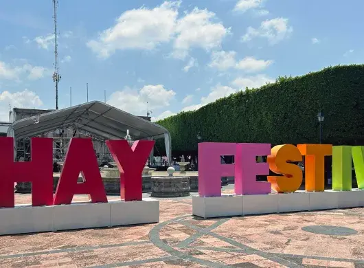 el Tecnológico de Monterrey campus Querétaro moderó 3 charlas de cultura en el Hay Festival Querétaro 2025