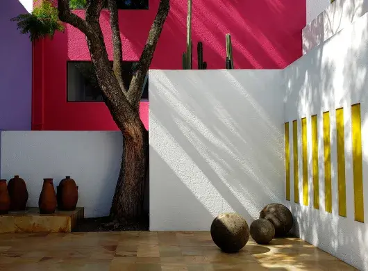 Vista del patio de la Casa Luis Barragán, en Ciudad de México