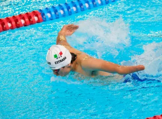 Luis Estrada, alumno de PrepaTec Querétaro en prueba de natación durante los Juegos Parapanamericanos Chile 2025