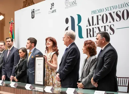 Presidium del Premio Alfonso Reyes a la escritora española Irene Vallejo