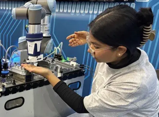 Michelle Álvarez  y José Joaquín Cisneros, estudiantes de Mecatrónica del Tec en Querétaro, ganaron el primer lugar nacional en la competencia COBÓTICA 2026.