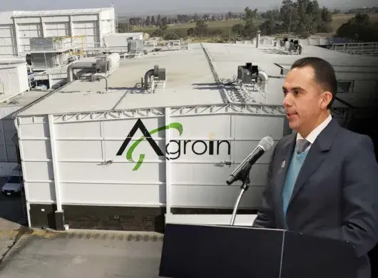 Manuel y la planta de su empresa, Agroin