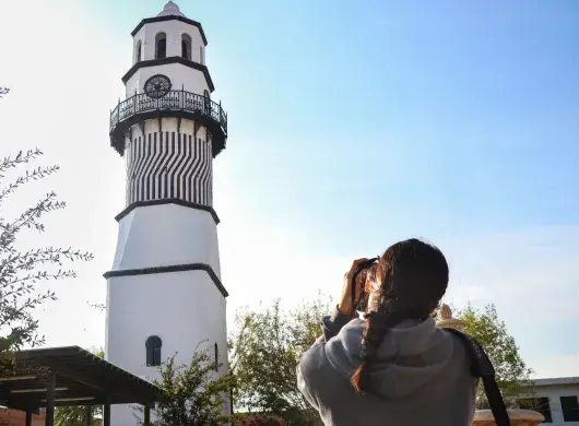 Alumna del Tec de Monterrey captura y prepara exposición fotográfica de inmuebles históricos de San Pedro, Coahuila