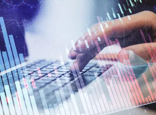 Representación gráfica de análisis financiero con gráficas y datos de inversión en una pantalla.