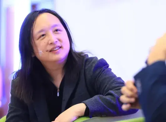 La exministra digital de Taiwán compartió cómo el diseño ético de la inteligencia artificial puede fortalecer la participación ciudadana.