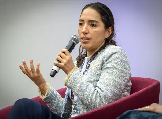  Daniela Camberos, egresada del Tec de Monterrey, desarrolló Ramona, una herramienta que utiliza inteligencia artificial para analizar ofertas laborales