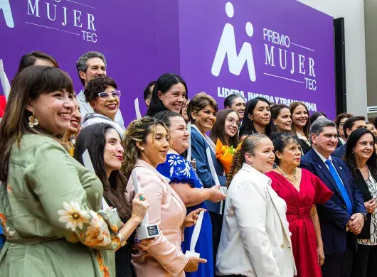 Posan las ganadoras del Premio Mujer Tec 2026