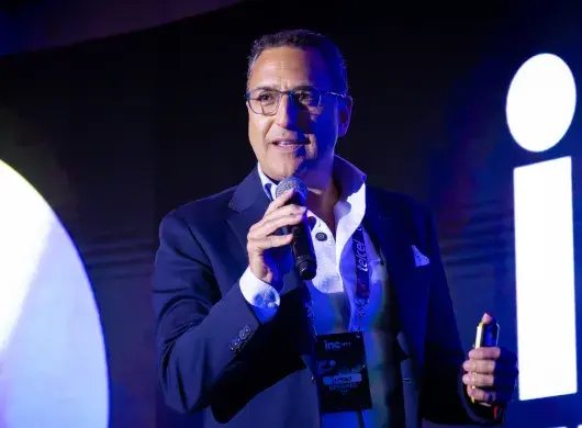 Simón Cohen da consejos durante incMTY