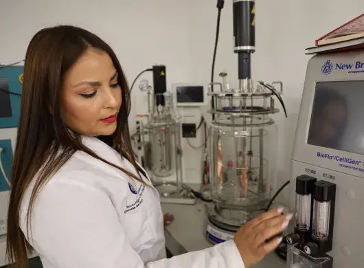 Karina Coronado investiga la trasnformación de insumos sostenible y fue reconocida con el Premio Mujer Tec 2026.