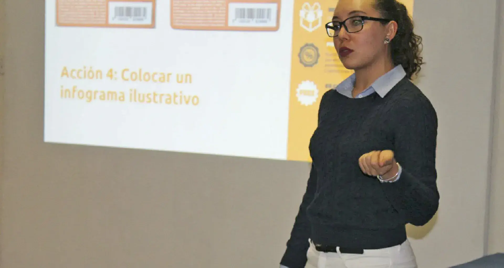 Alumna de Semestre i expone propuestas a miembros del Grupo Chedraui 