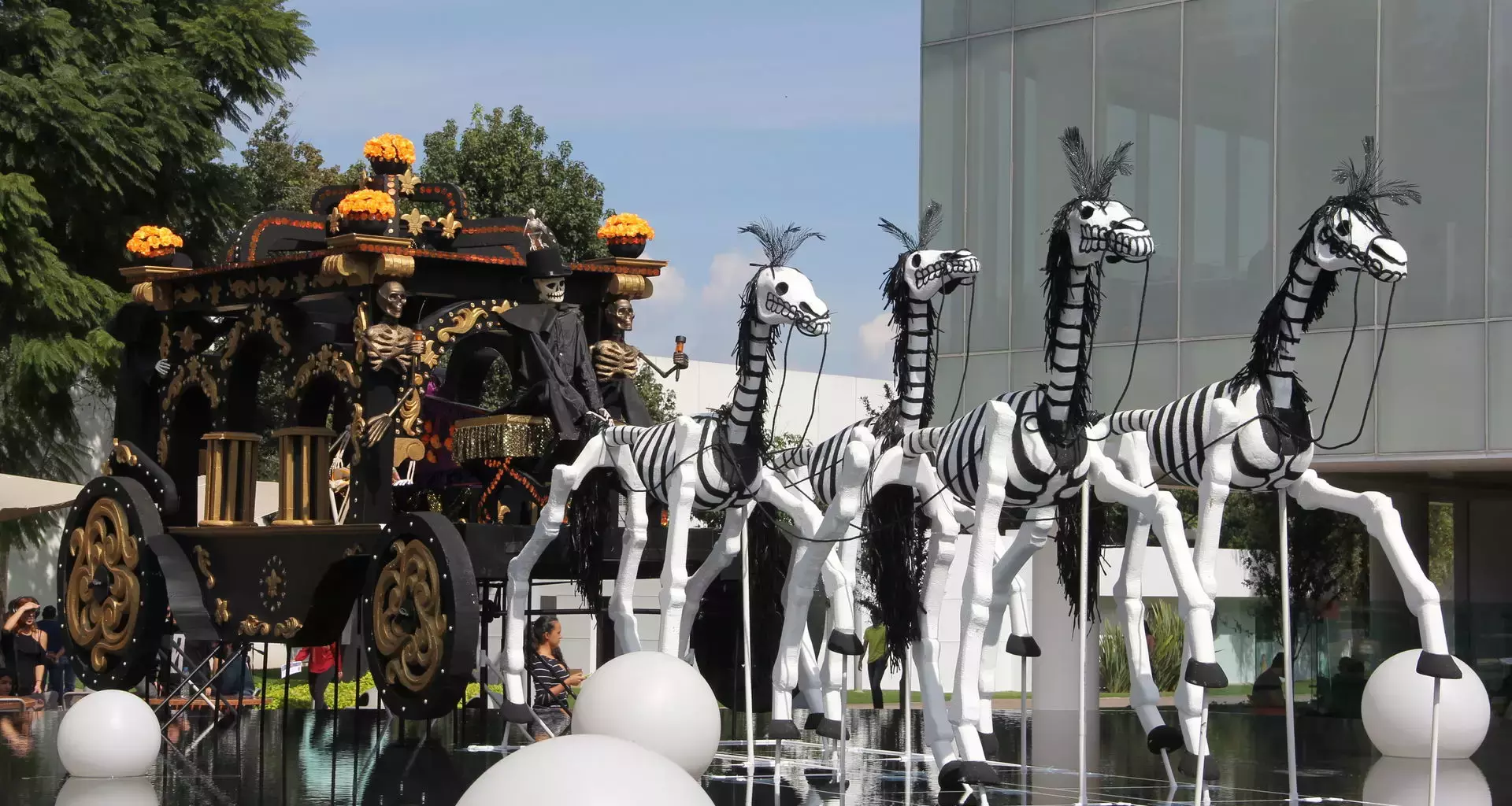 Los alumnos de profesional del Tecnológico de Monterrey en Guadalajara prepararon una velada especial para conmemorar el “Día de Muertos”.