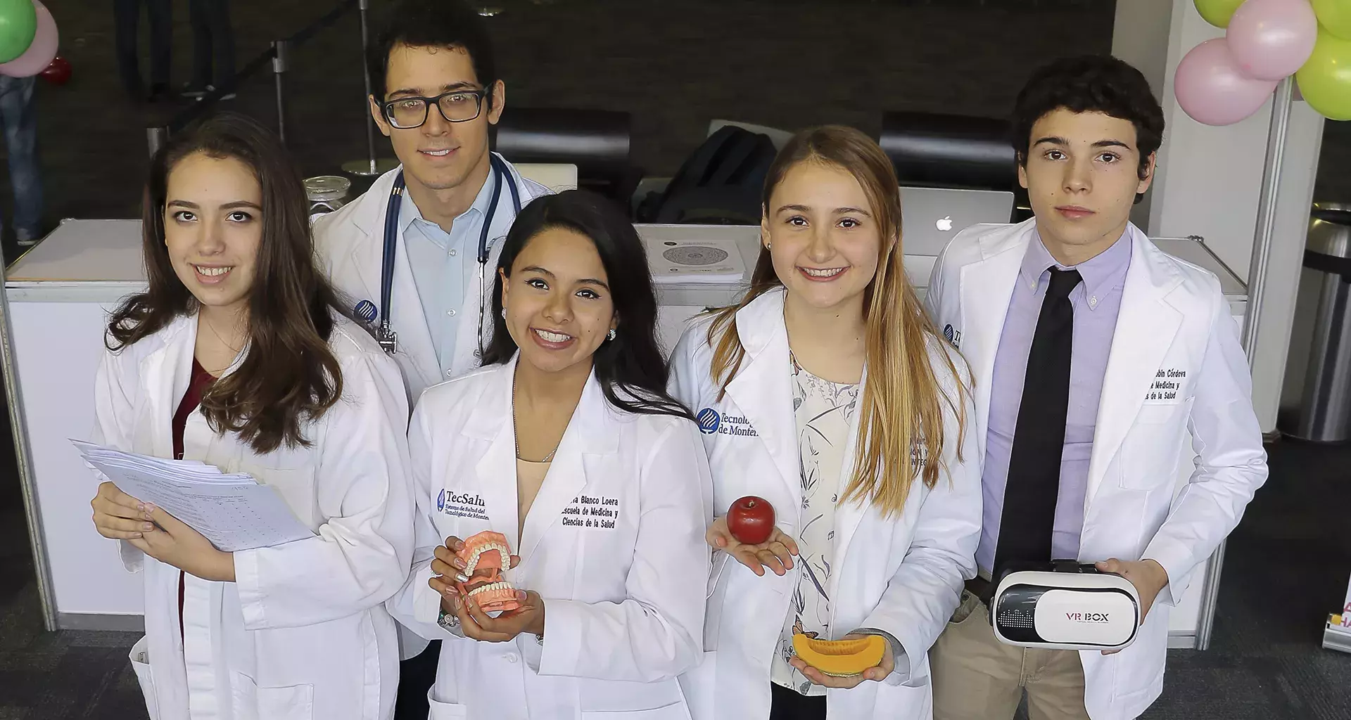 Alumnos de la Escuela de Medicina y Ciencias de la Salud