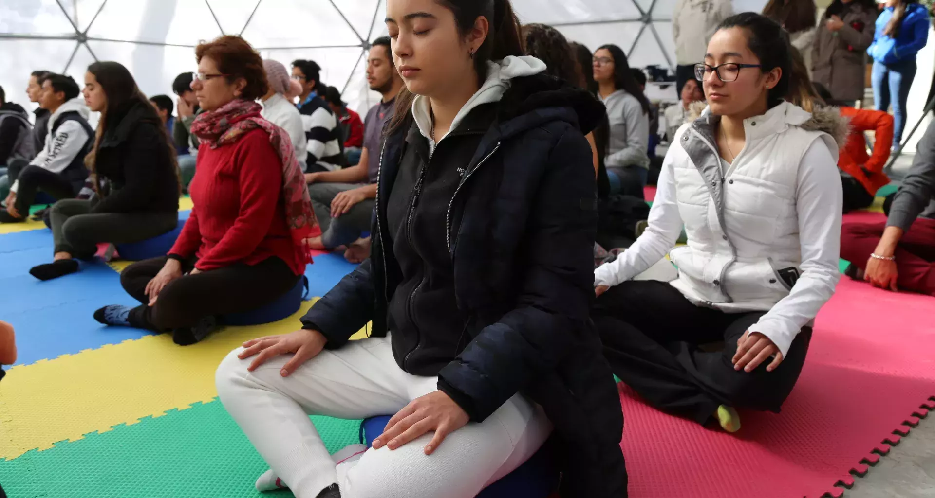 Alumna en ejercicio de meditación