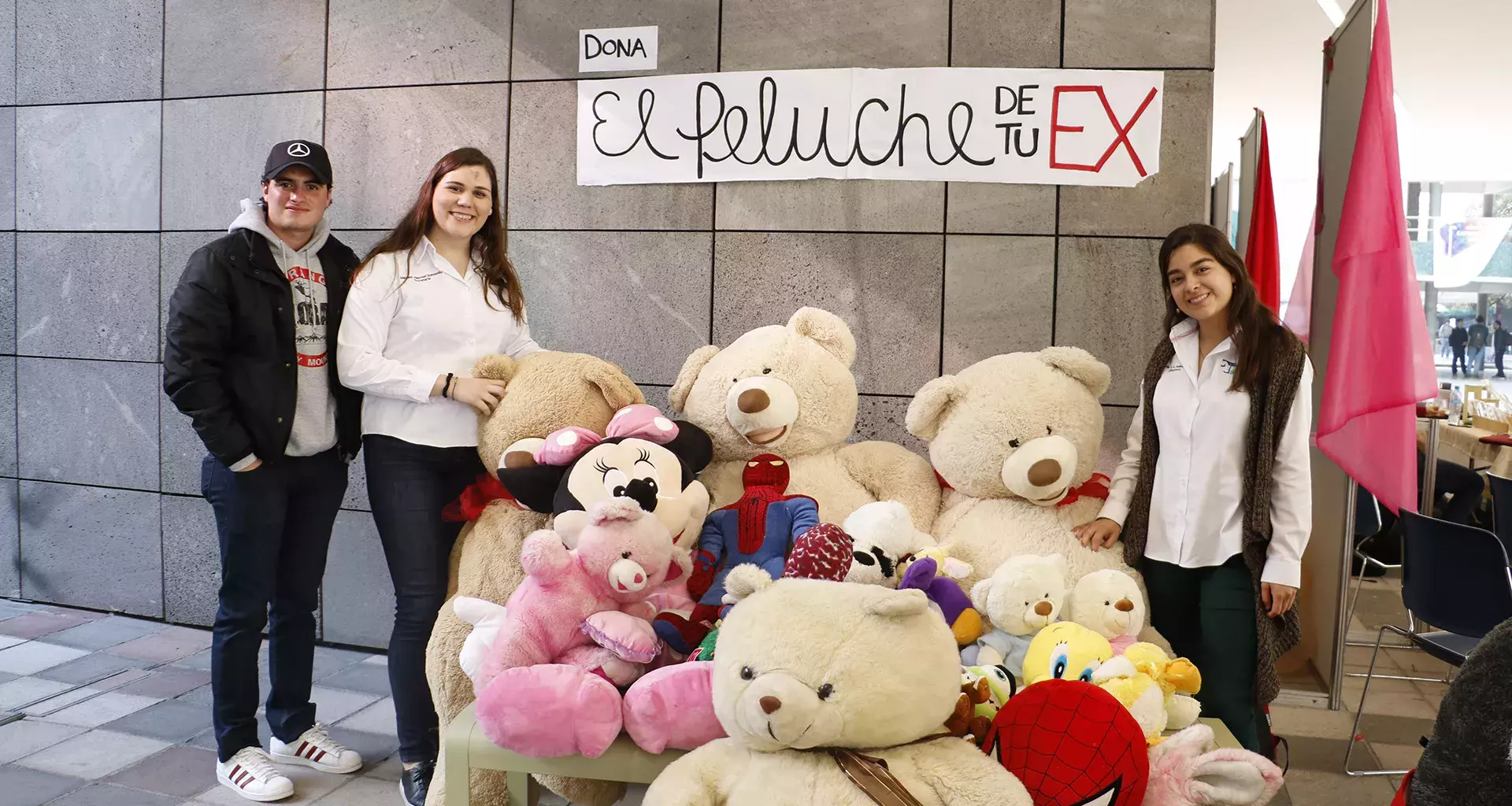 Alumnos del CAM lanzaron la campaña "El peluche de tu ex"