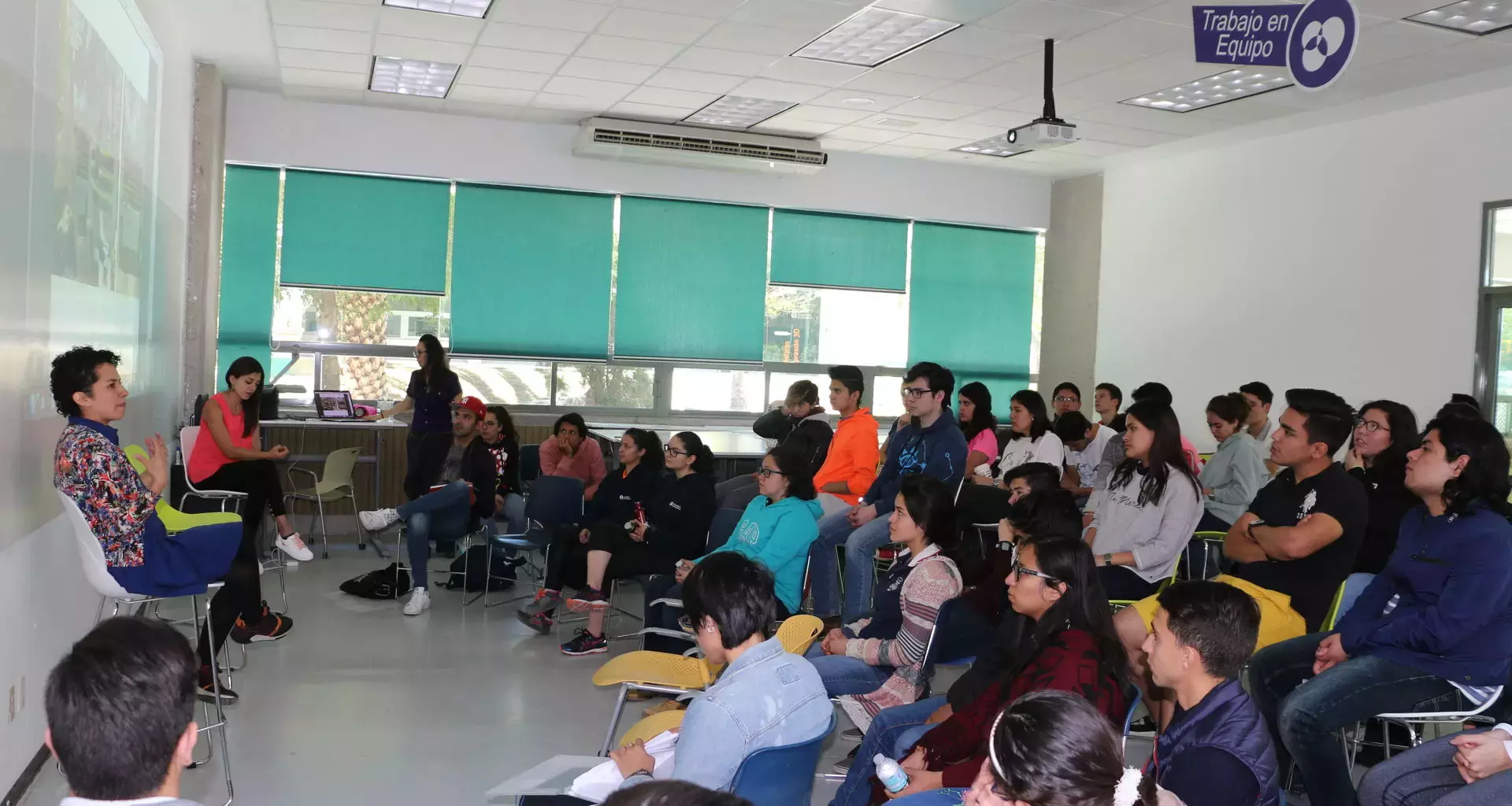 Las integrantes de amoATO Studio ofrecieron una plática en San Luis Potosí