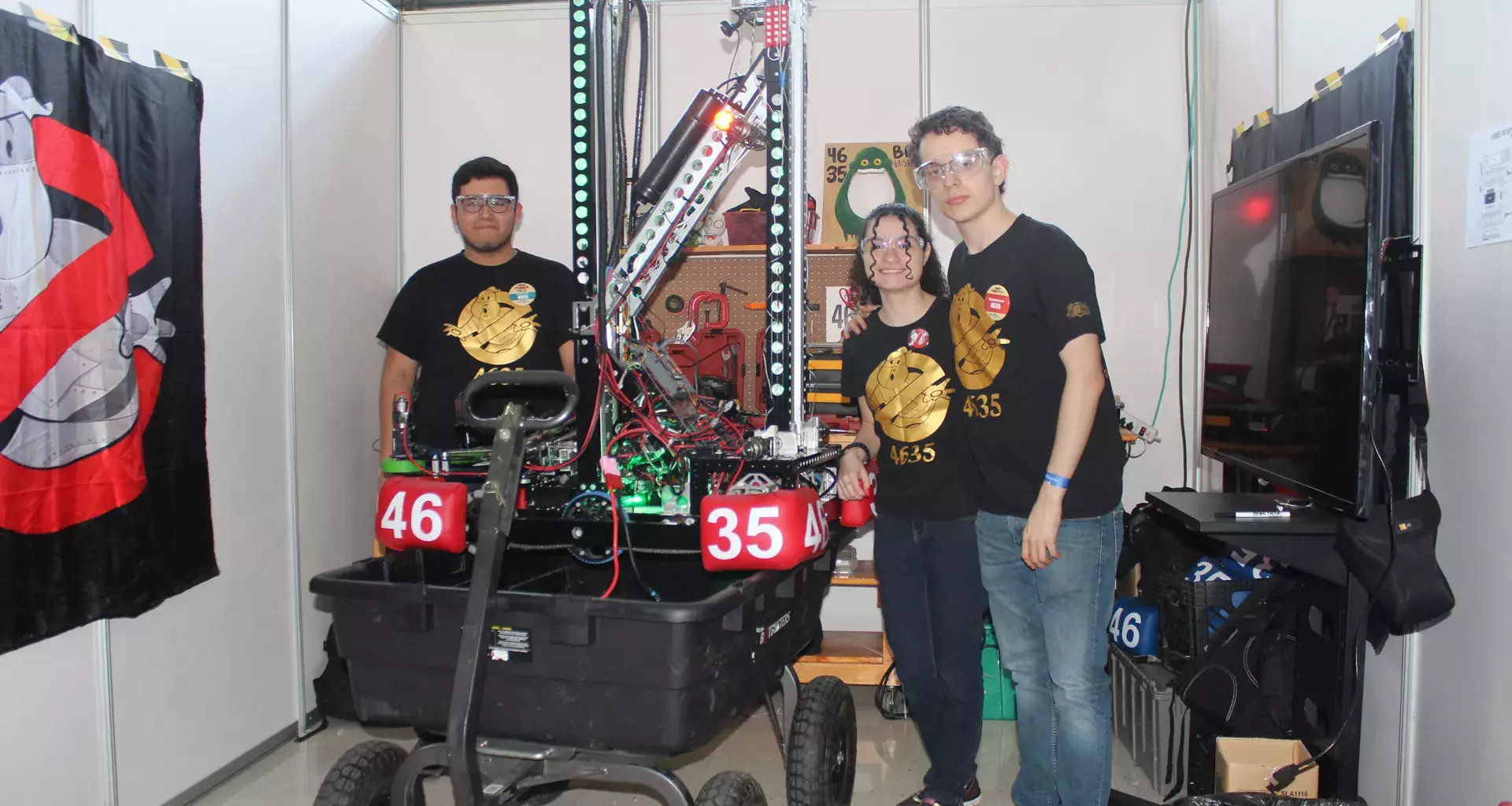 Equipo de Botbusters, de la PrepaTec Eugenio Garza Sada