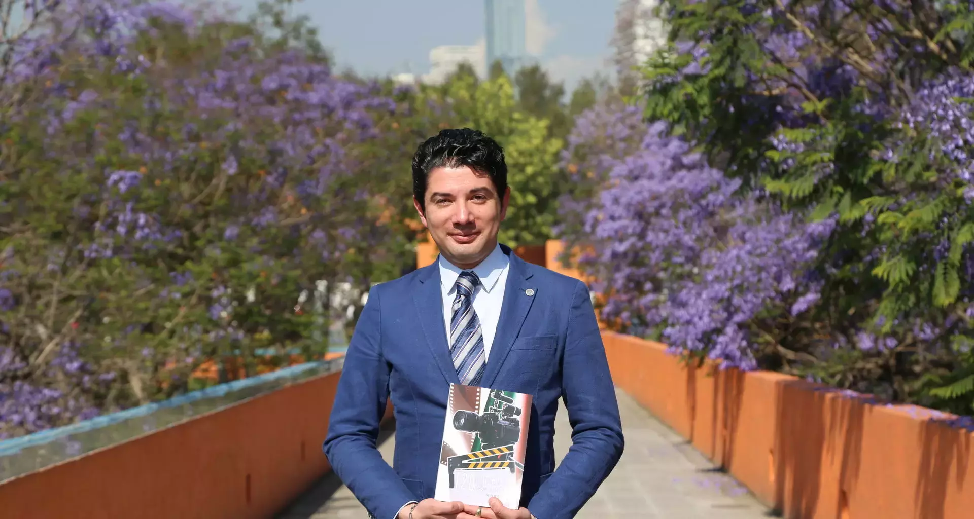 Profesor Carlos Andrés Mendiola.