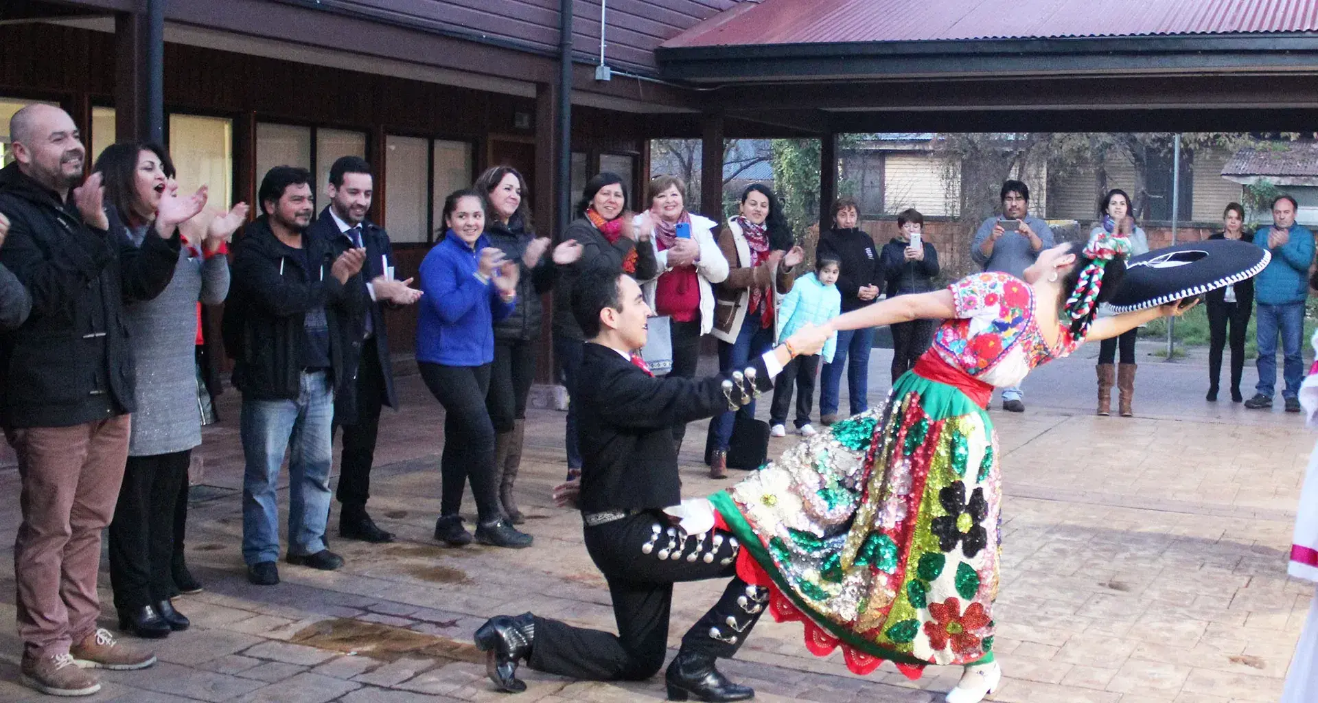 El grupo de PrepaTec Alegría Mexicana en su gira por Chile