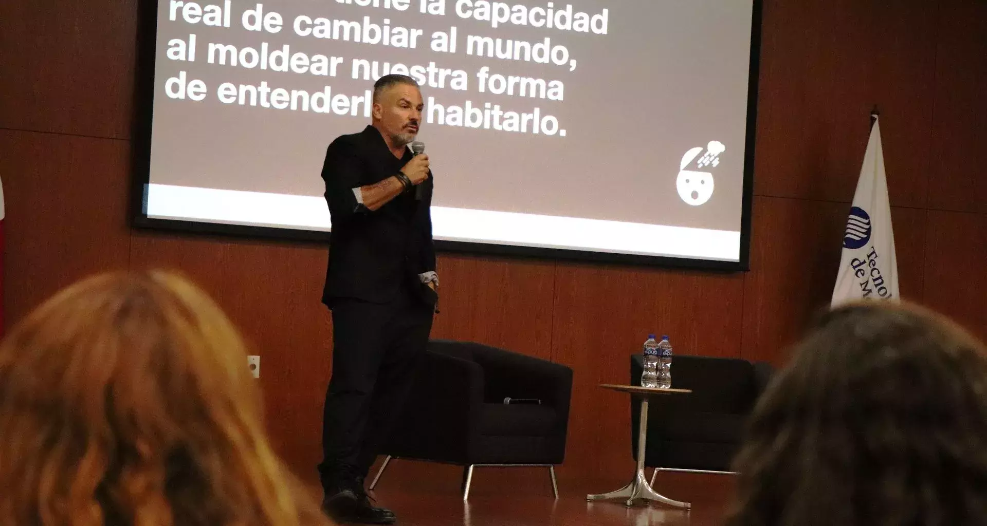 Conferencia Nacho Cadena.